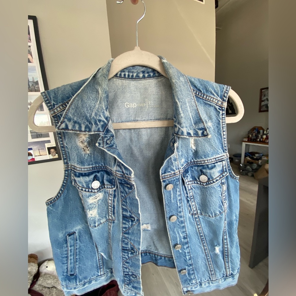 GAP denim vest jean jacket in size Large.